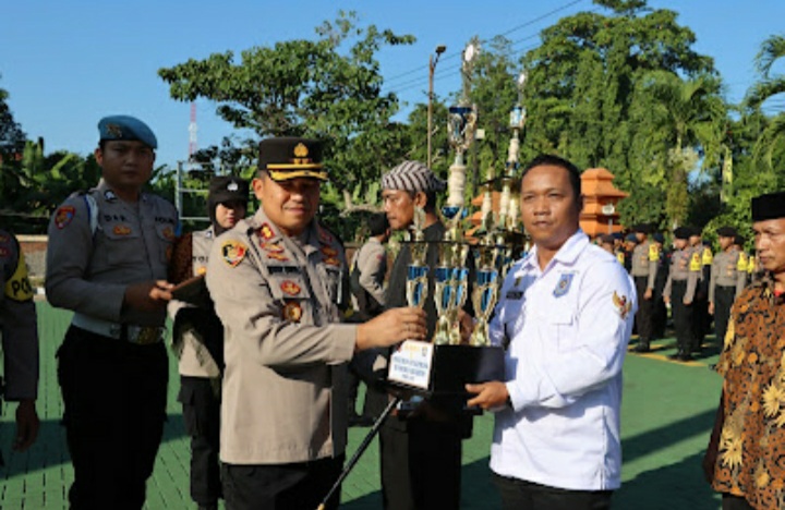 Kapolres Sukabumi Berikan Penghargaan dan Apresiasi Kepada Satkamling Kecamatan Ciracap Sukabumi