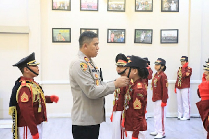 Kapolres Sukabumi Berikan Apresiasi Kepada Polisi Cilik Polres Sukabumi yang Berprestasi Kapolres Sukabumi Berikan Apresiasi Kepada Polisi Cilik Polres Sukabumi yang Berprestasi