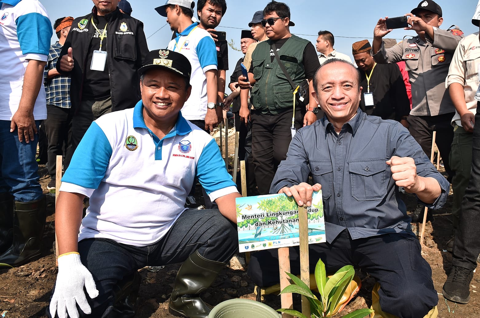 Peringati HMS 2023, Tanam Mangrove di Indramayu Peringati HMS 2023, Tanam Mangrove di Indramayu