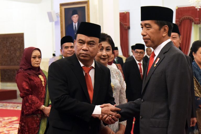 Presiden Minta Menkominfo Budi Arie Selesaikan Pembangunan BTS di Tanah Air Presiden Minta Menkominfo Budi Arie Selesaikan Pembangunan BTS di Tanah Air