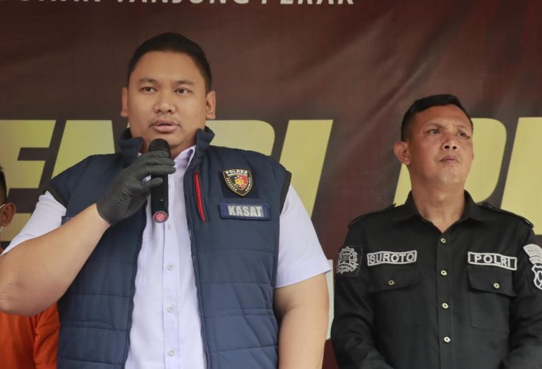 Polres Tanjung Perak Ungkap Kasus Penyelundupan Hewan Langka Yang Di Lindungi Polres Tanjung Perak Ungkap Kasus Penyelundupan Hewan Langka Yang Di Lindungi