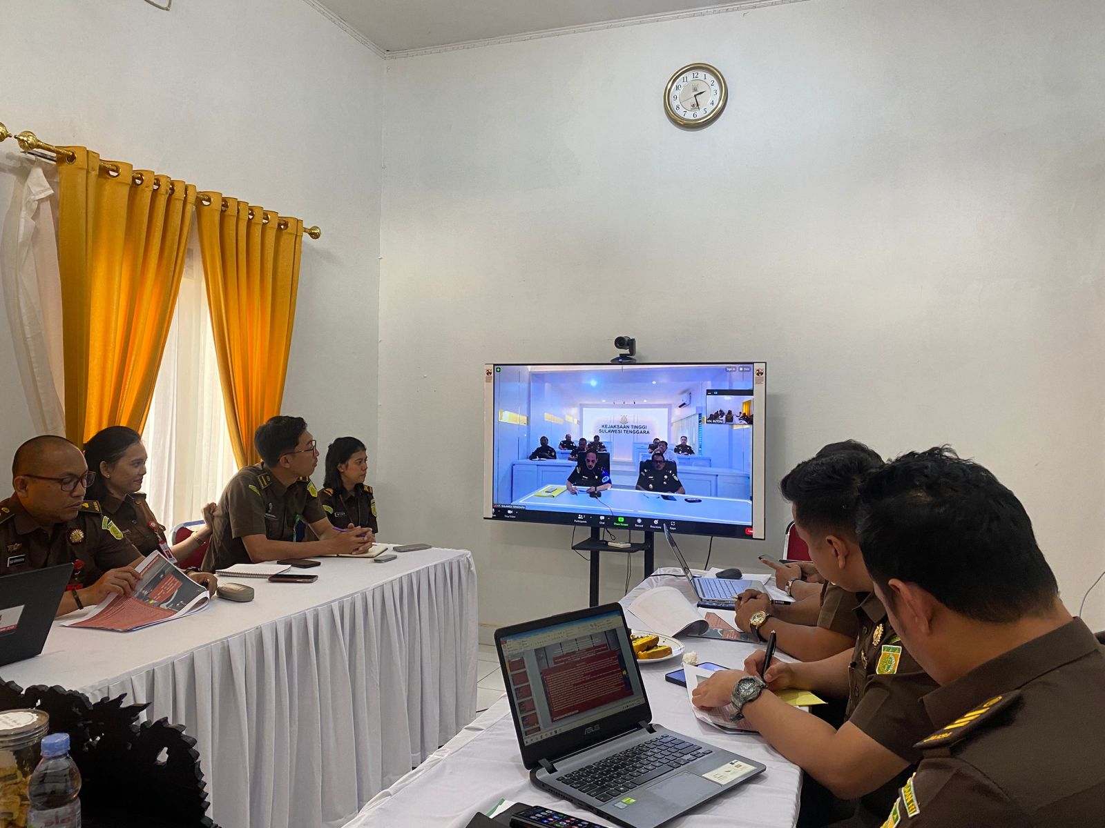 Penyidik Kejari Buton Menetapkan 3 Orang Tersangka dalam Perkara Dugaan Tindak Pidana Korupsi