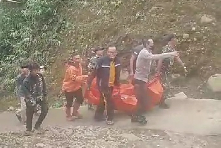 Di duga Defresi Seorang Pria Di Kadudampit Terjun Dari Jembatan Baru Cinumpang