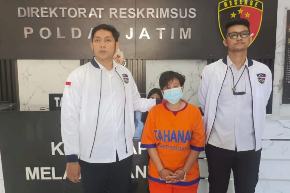 Polda Jatim Ungkap Kasus Menyerahkan Tersangka lnvestasi Bodong Ke Kejari Malang