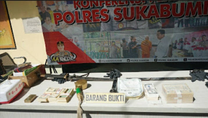 Polres Sukabumi Bekuk 2 Orang Tersangka Pidana Jual Beli Uang Palsu Polres Sukabumi Bekuk 2 Orang Tersangka Pidana Jual Beli Uang Palsu