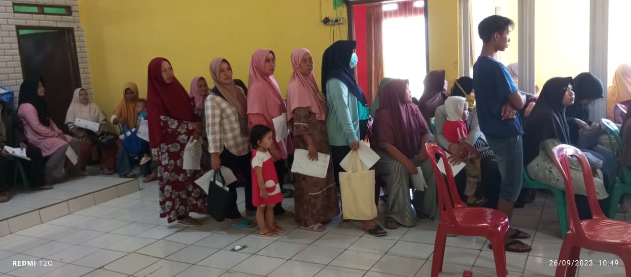 6860 Kg Beras Di Bagikan Di Desa Citamiang , Warga, Ini Sangat Membantu