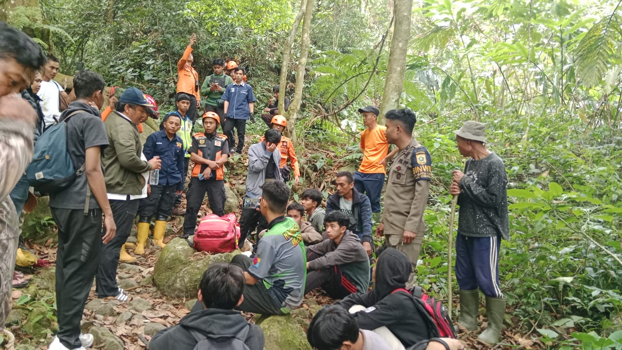Hendak Berwisata, Rombongan Santri Tersesat di Curug Kembar Cisarua