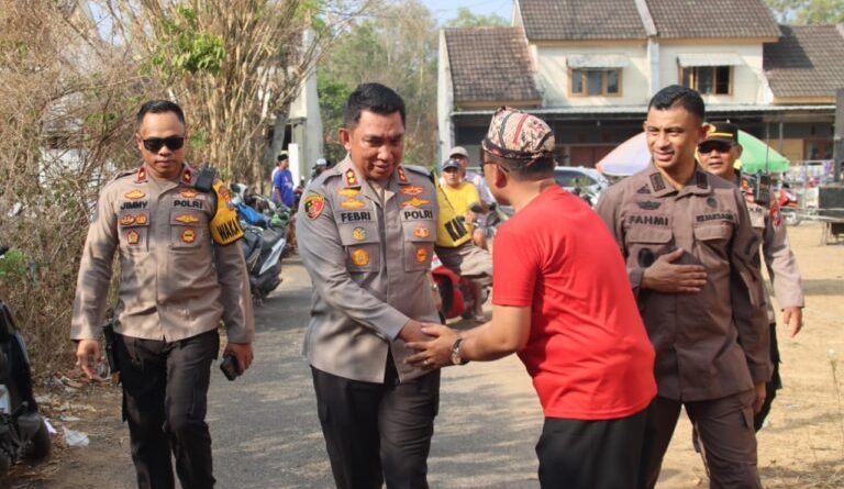 Kapolres Bangkalan Meninjau Langsung Pelaksanaan Pilkades Gelombang lll Secara Serentak Di 14 Desa Kapolres Bangkalan Meninjau Langsung Pelaksanaan Pilkades Gelombang lll Secara Serentak Di 14 Desa