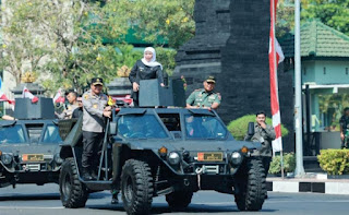 Polda Jatim Menggelar Apel Pasukan Mantap Brata Semeru 2023-2024 Persiapkan Personel Pengamanan Dalam Rangka Pemilu Polda Jatim Menggelar Apel Pasukan Mantap Brata Semeru 2023-2024 Persiapkan Personel Pengamanan Dalam Rangka Pemilu