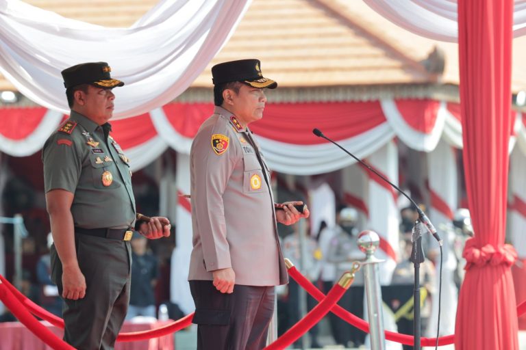 Polda Jatim Menggelar Apel Pasukan Mantap Brata Semeru 2023-2024 Persiapkan Personel Pengamanan Dalam Rangka Pemilu