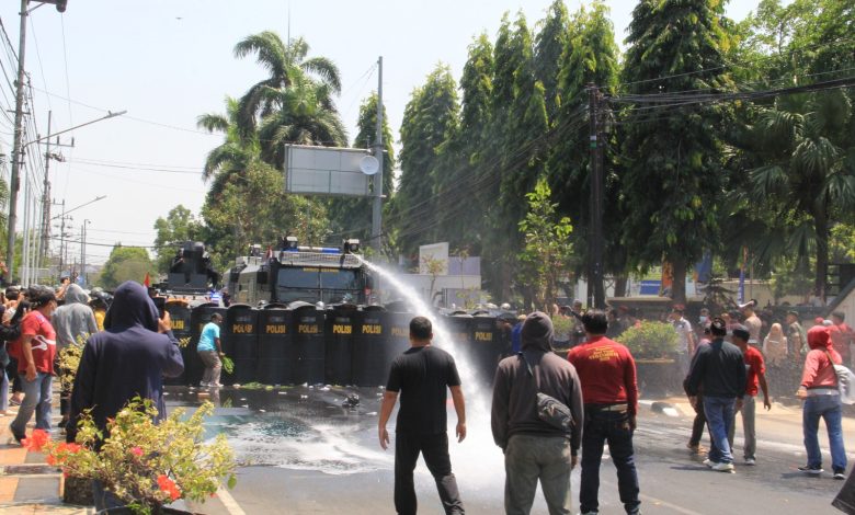 Polres Kediri Gelar Simulasi Sispamkota Mengantisipasi Potensi Kericuan Dalam Pemilu 2024