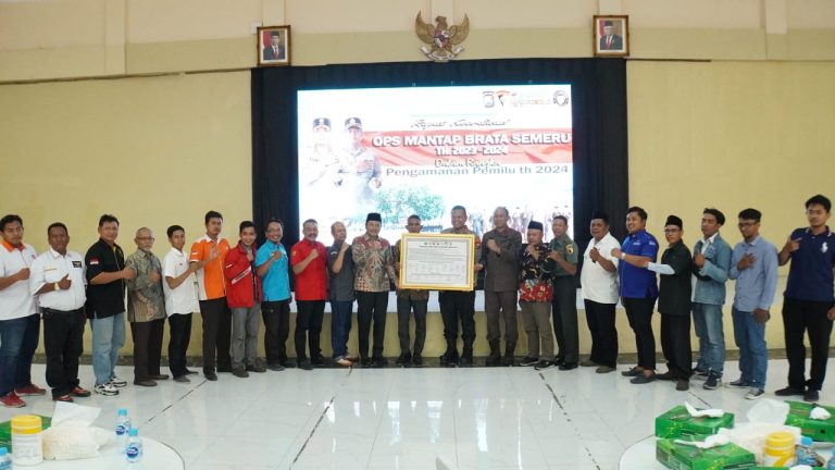 Kapolresta Sidoarjo Menggelar Kegiatan Penandatangan Deklarasi Damai untuk Pemilu 2024 Kapolresta Sidoarjo Menggelar Kegiatan Penandatangan Deklarasi Damai untuk Pemilu 2024