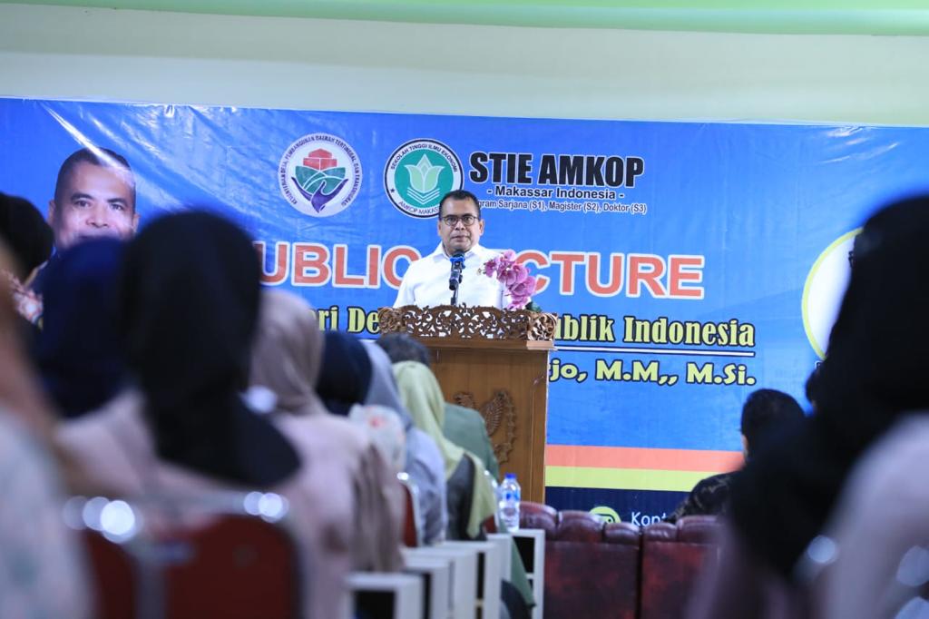 Wamen Paiman Berikan Pembekalan ke Kampus STIE AMKOP Makassar