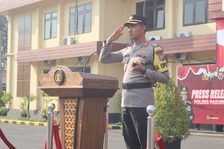 Kapolres Pasuruan Menggelar Apel Pagi Sekaligus Upacara Kenaikan Pangkat