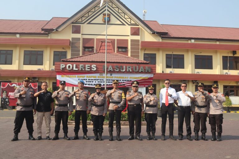 Kapolres Pasuruan Menggelar Apel Pagi Sekaligus Upacara Kenaikan Pangkat