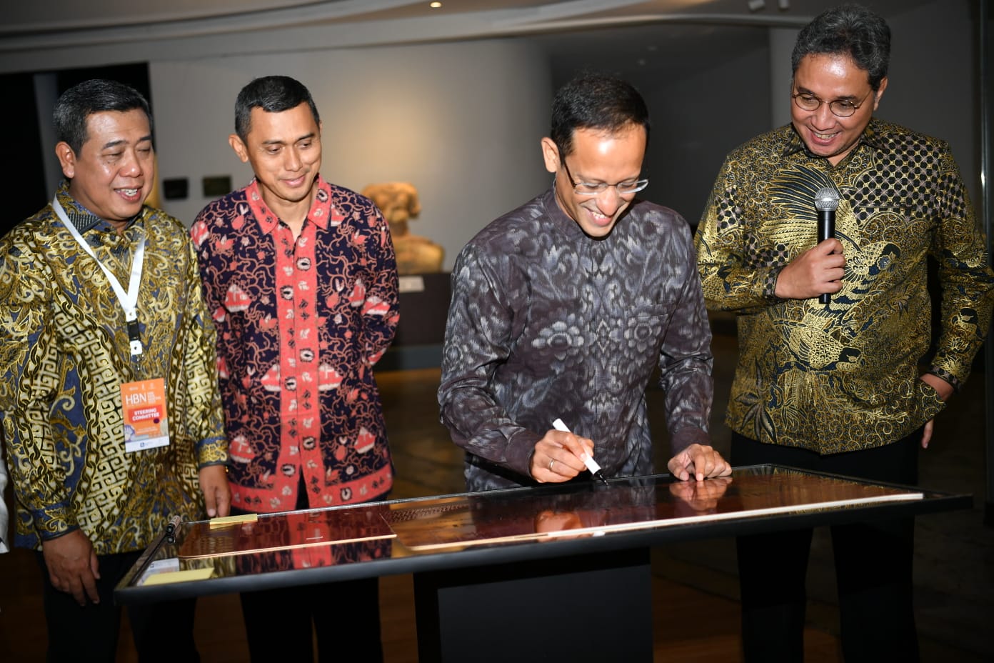 Peringati Hari Batik Nasional, Mendikbduristek Resmikan Museum Batik Indonesia