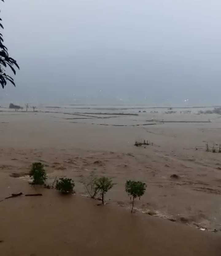 Akibat Hujan Deras, Sungai Ci Puraseda Kembali Meluap