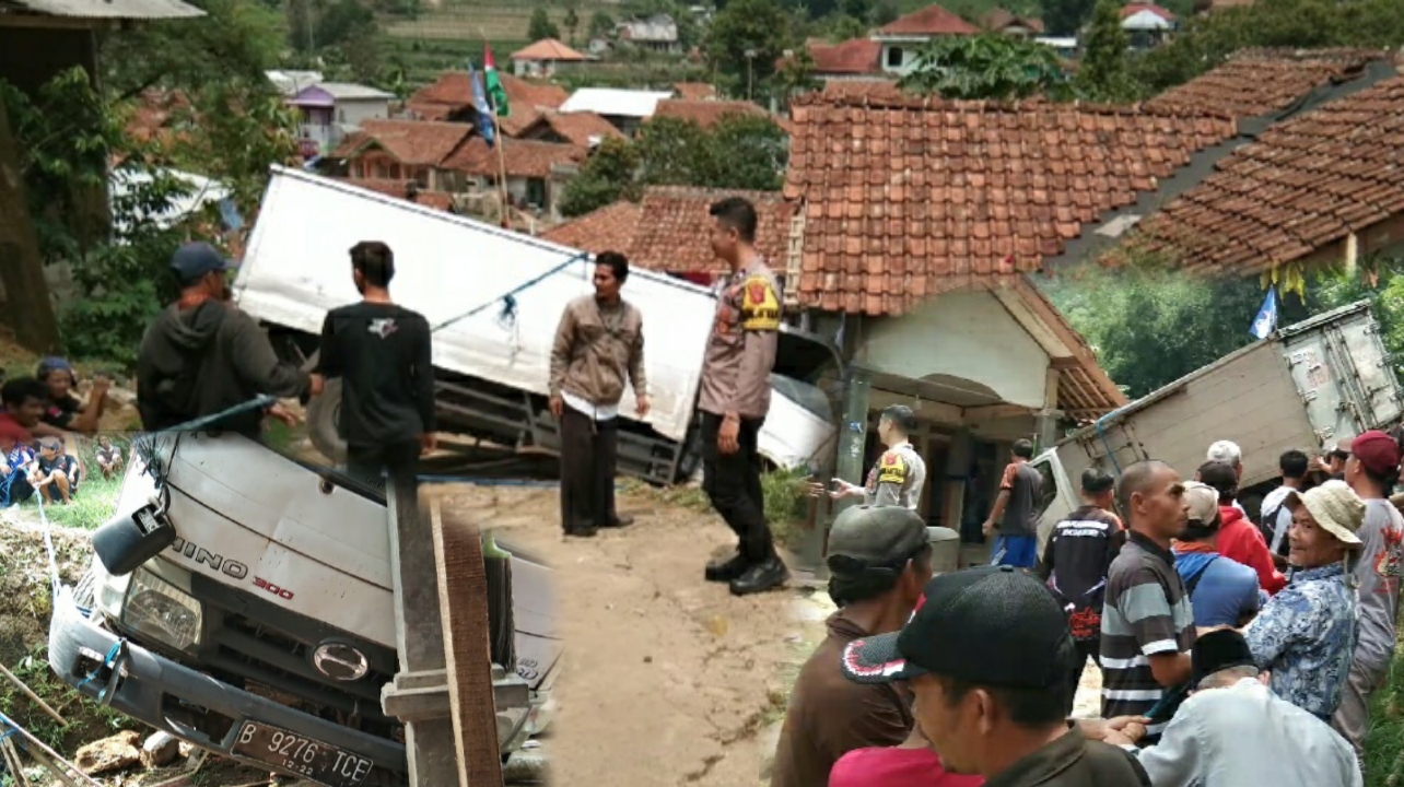 Picsart_23-11-07_13-15-14-531 Sebuah Truk Terguling Timpa Rumah Warga Di Sukamanis Kadudampit Sukabumi