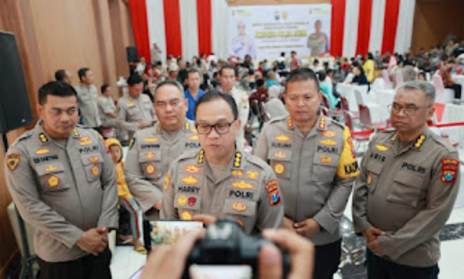 Biro Ro SDM Polda Jatim Bersama Rakorbin SSDM Polri Menggelar Bakti Sosial Dan Kesehatan Gratis