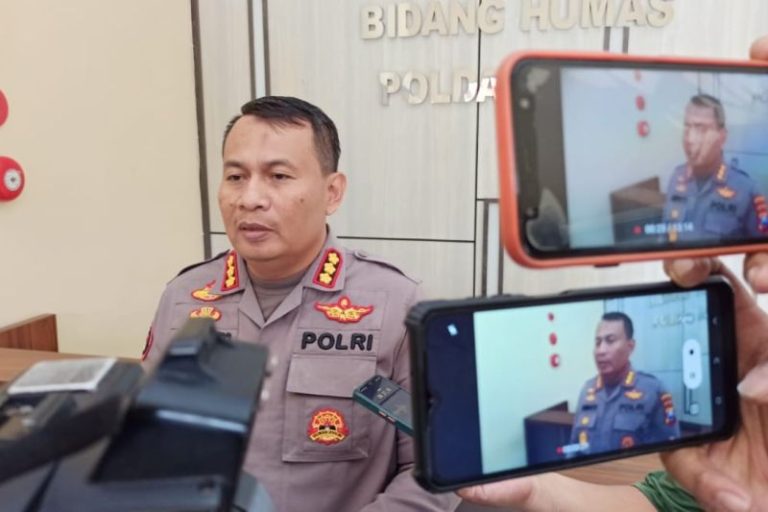 Kabidhumas Polda Jatim Menerangkan Terkait, Pemasangan Baliho Calon Wakil Persiden Di Mojokerto