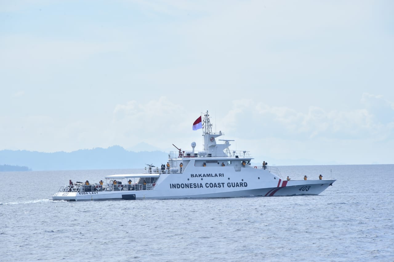 KN Kuda Laut-403 Bakamla RI Sailing Pass di Hari Nusantara