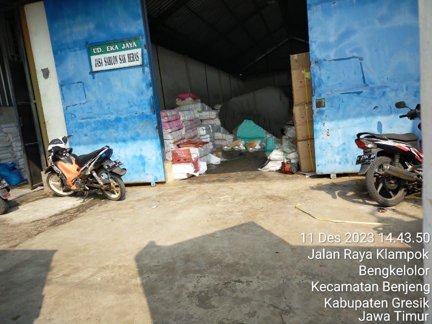 Diduga Tempat Percetakan dan Sablon UD Eka Jaya Tak Berizin, Merk Mirip Beras Terkenal