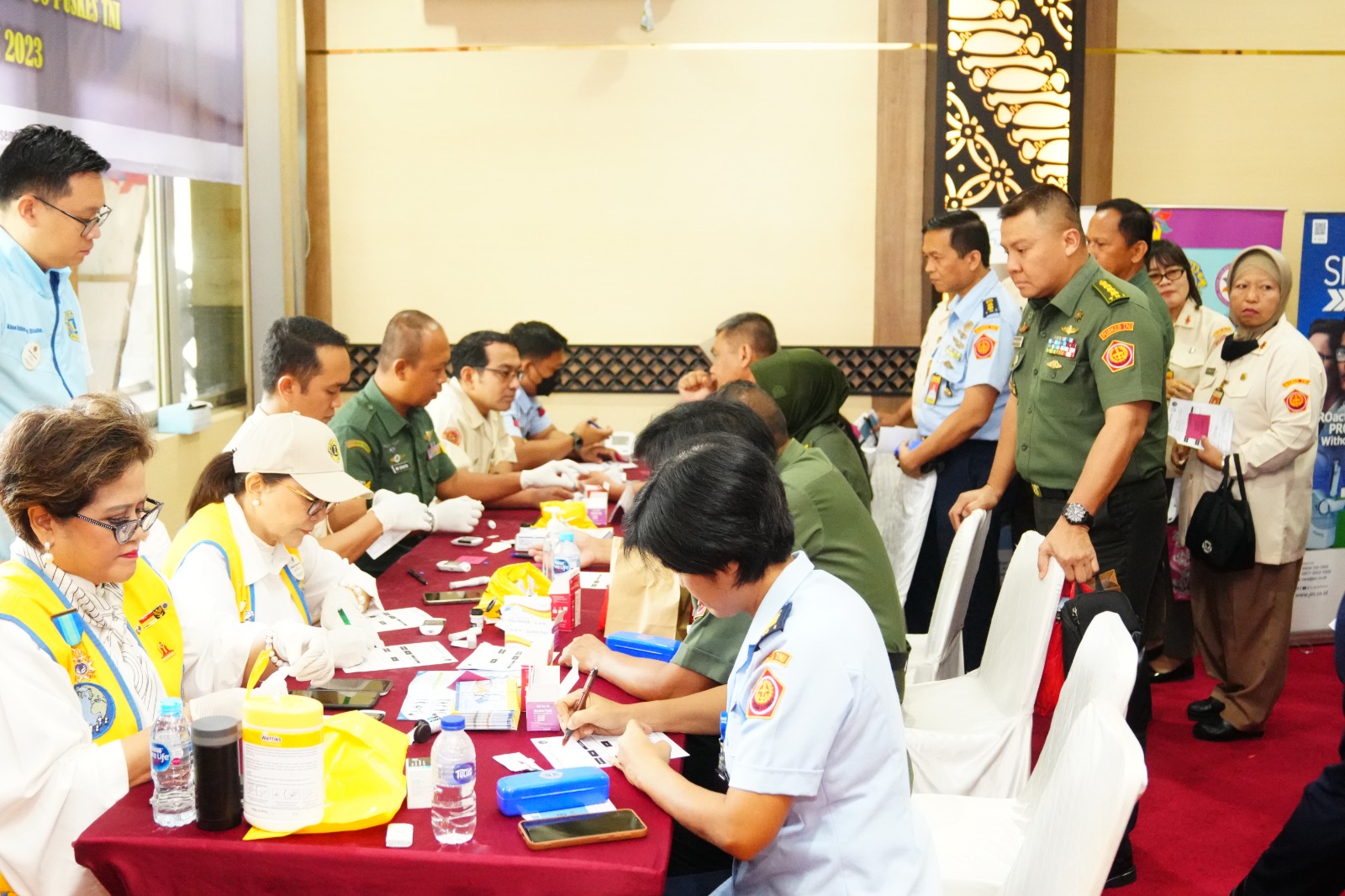 Implementasikan TNI PRIMA, Puskes TNI Kolaborasi dengan Lion Club Gelar Bakti Kesehatan