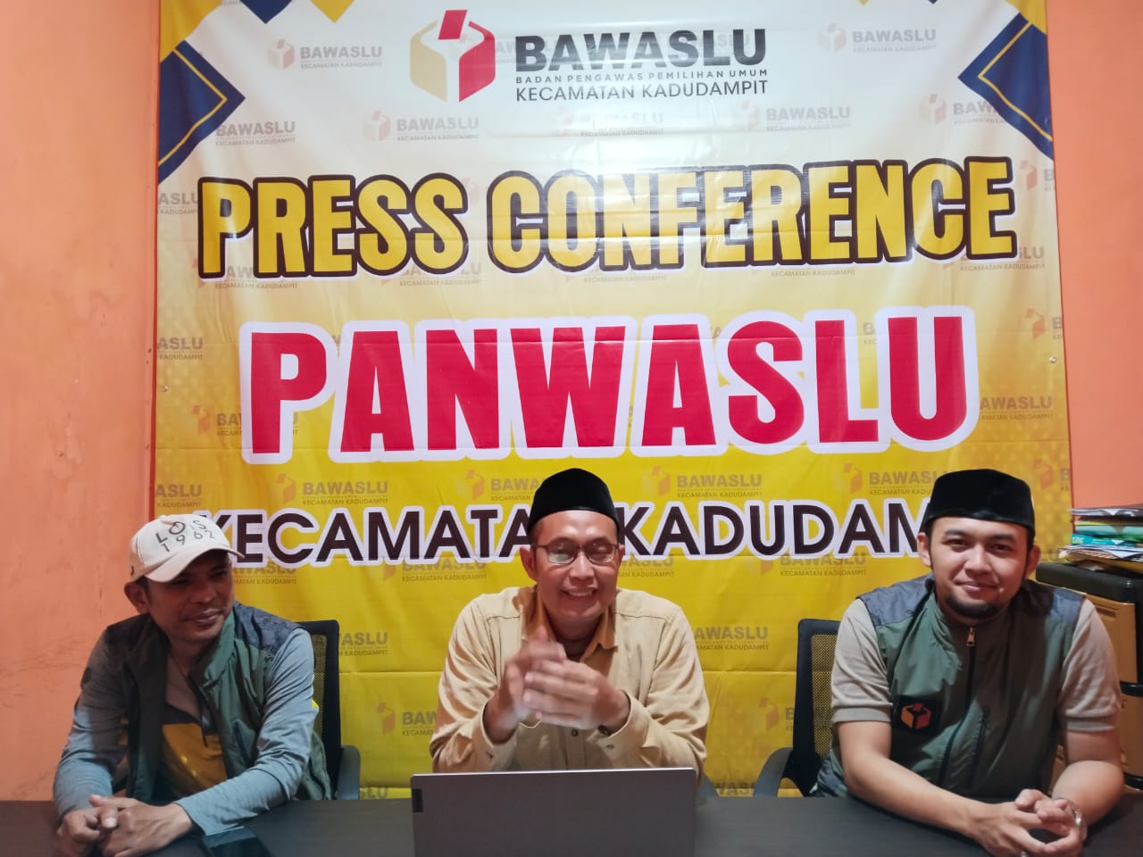 Wujudkan Pemilu 2024 berkualitas dan berintegritas, Panwascam Kadudampit Gelar Pres Conference Wujudkan Pemilu 2024 berkualitas dan berintegritas, Panwascam Kadudampit Gelar Pres Conference