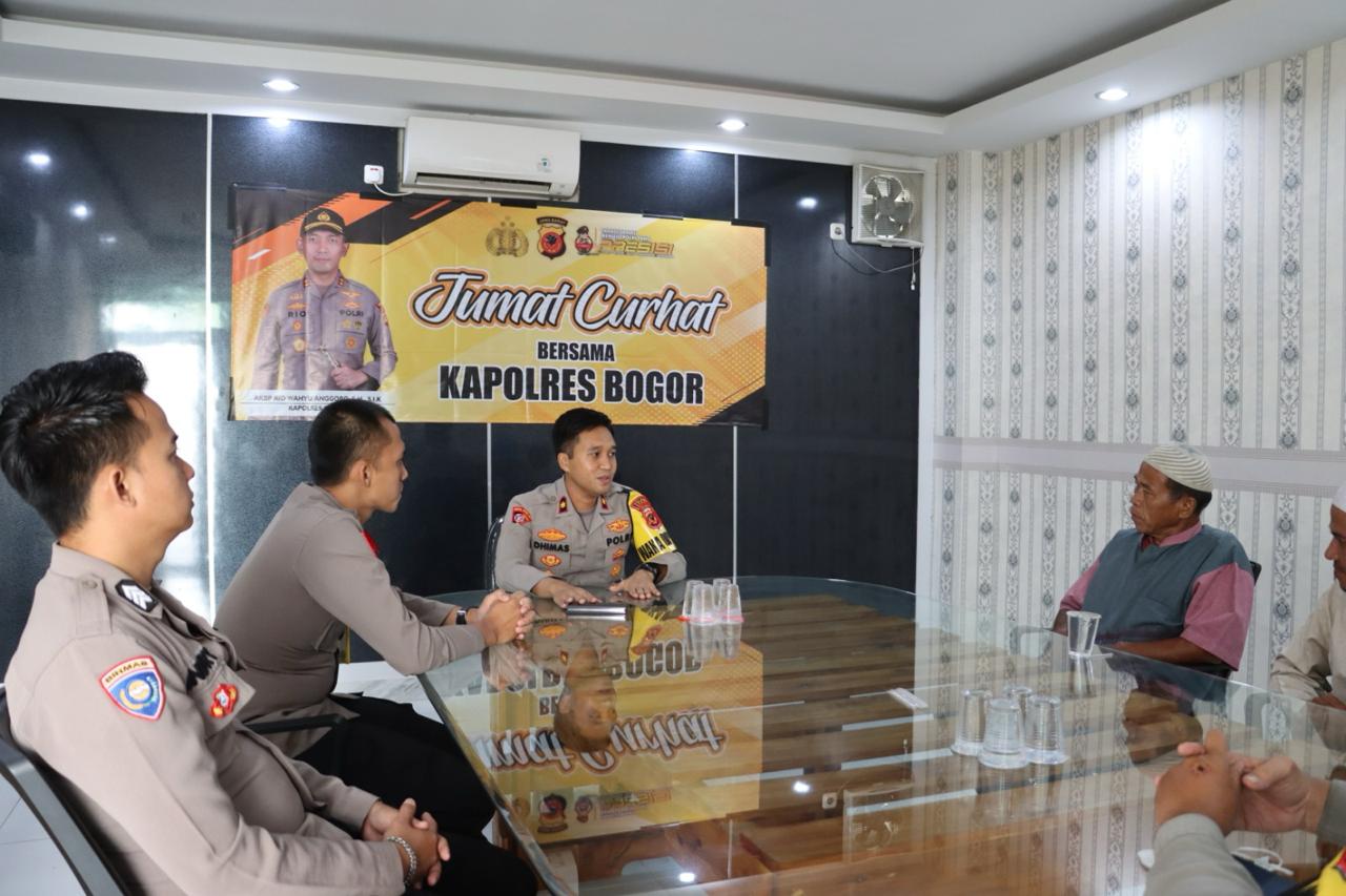 Giat Jumat Curhat Sebagai Wadah Pelayanan Masyarakat Kabupaten Bogor Yang Memiliki Keluhan Dan Permasalahan Di Polres Bogor