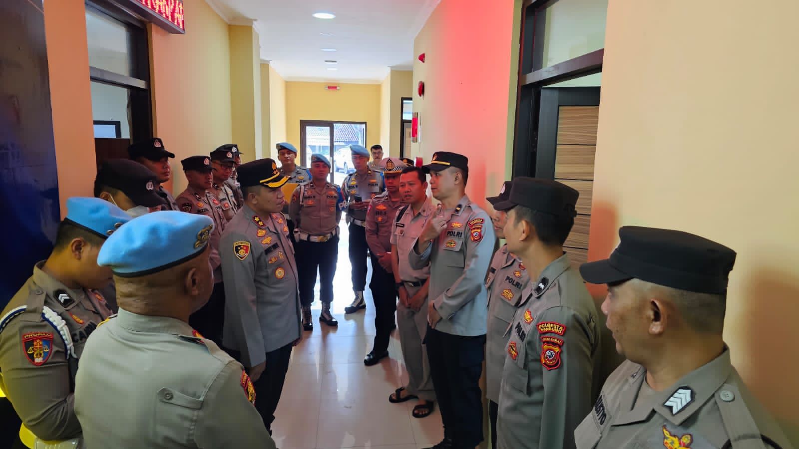 Hari Pertama Dinas Sebagai Wakapolresta Bandung AKBP Marully Pardede Sidak Setiap Ruangan