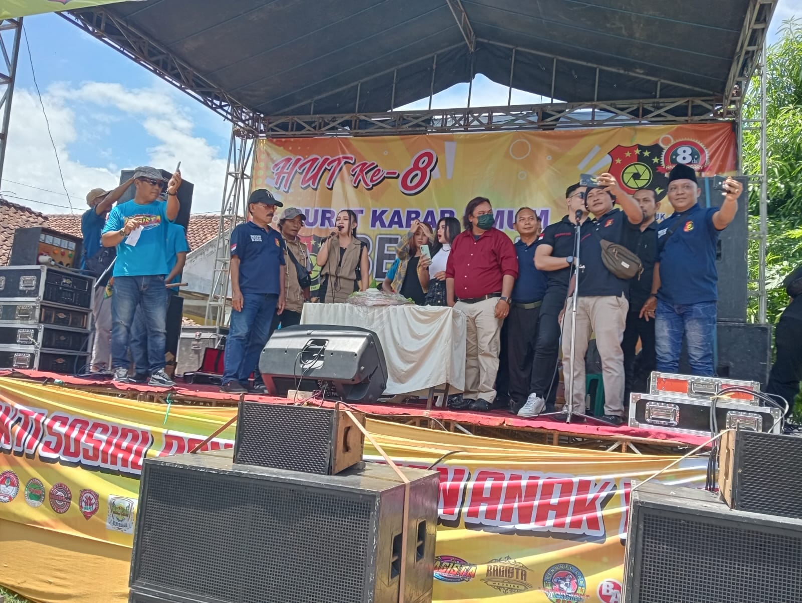 Meriah, HUT Berita TKP ke-8 Bagikan Santunan Anak Yatum dan Sembako