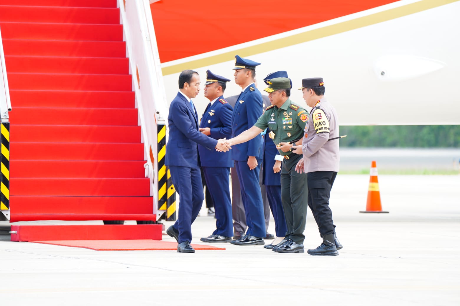 Panglima TNI Sambut Kedatangan Presiden RI Selesai Kunker Ke Tiga Negara ASEAN