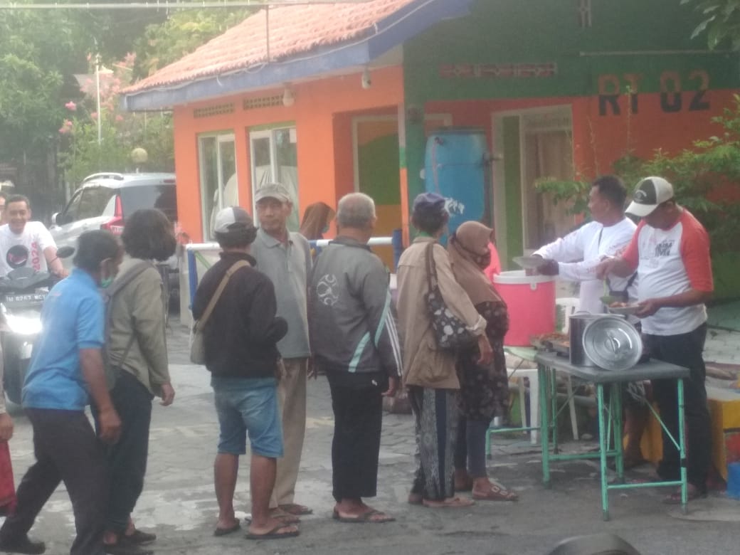 Rukun Warga Bratajaya Menggelar Baksos Dengan Konsep Prasmanan