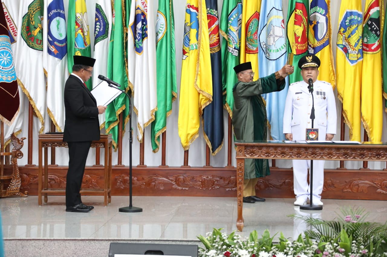 Mendagri Resmi Lantik Sekda SF Hariyanto sebagai Penjabat Gubernur Riau Mendagri Resmi Lantik Sekda SF Hariyanto sebagai Penjabat Gubernur Riau
