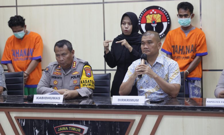 Polda Jatim Ungkap Kasus Pelaku Bom Ikan Ketua KPPS Pamekasan Polda Jatim Ungkap Kasus Pelaku Bom Ikan Ketua KPPS Pamekasan