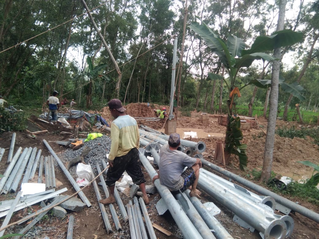 Pembangunan Tower Telekomunikasi di Kp.Bedeng Desa Medalkrisna dan Kp.Jereged Desa Nagasari Diduga Belum Mengantongi PBG