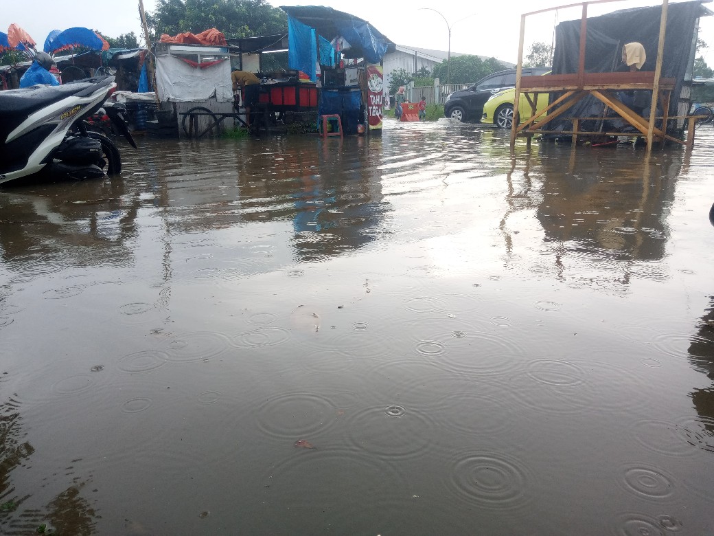 Pasca Hujan Deras, Banjir Melanda Area Terminal Leuwiliang