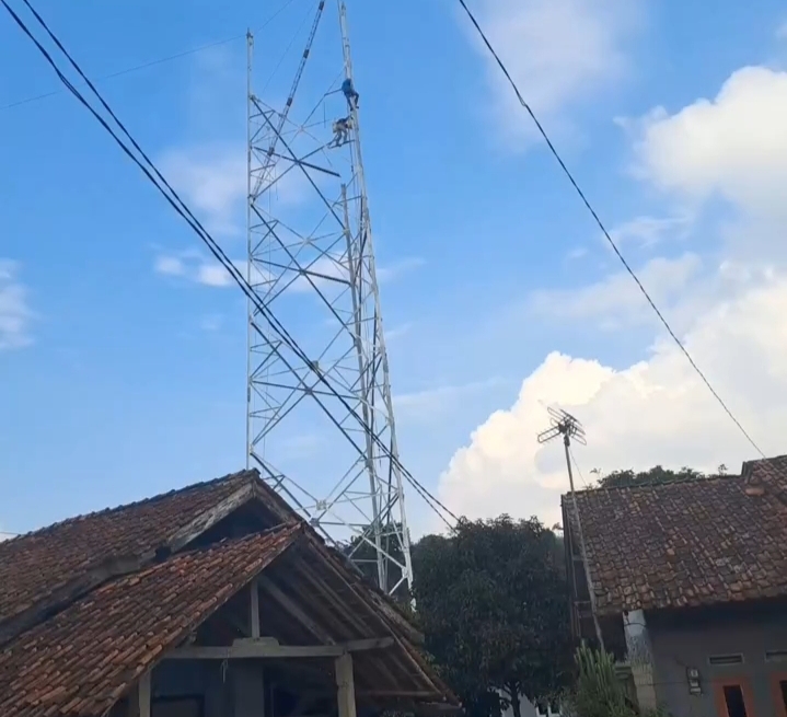 Jarak Pembangunan Tower di desa Karyasari Dikeluhkan Warga, Ini Kata Camat Leuwiliang dan Kasi Tantrib Jarak Pembangunan Tower di desa Karyasari Dikeluhkan Warga, Ini Kata Camat Leuwiliang dan Kasi Tantrib