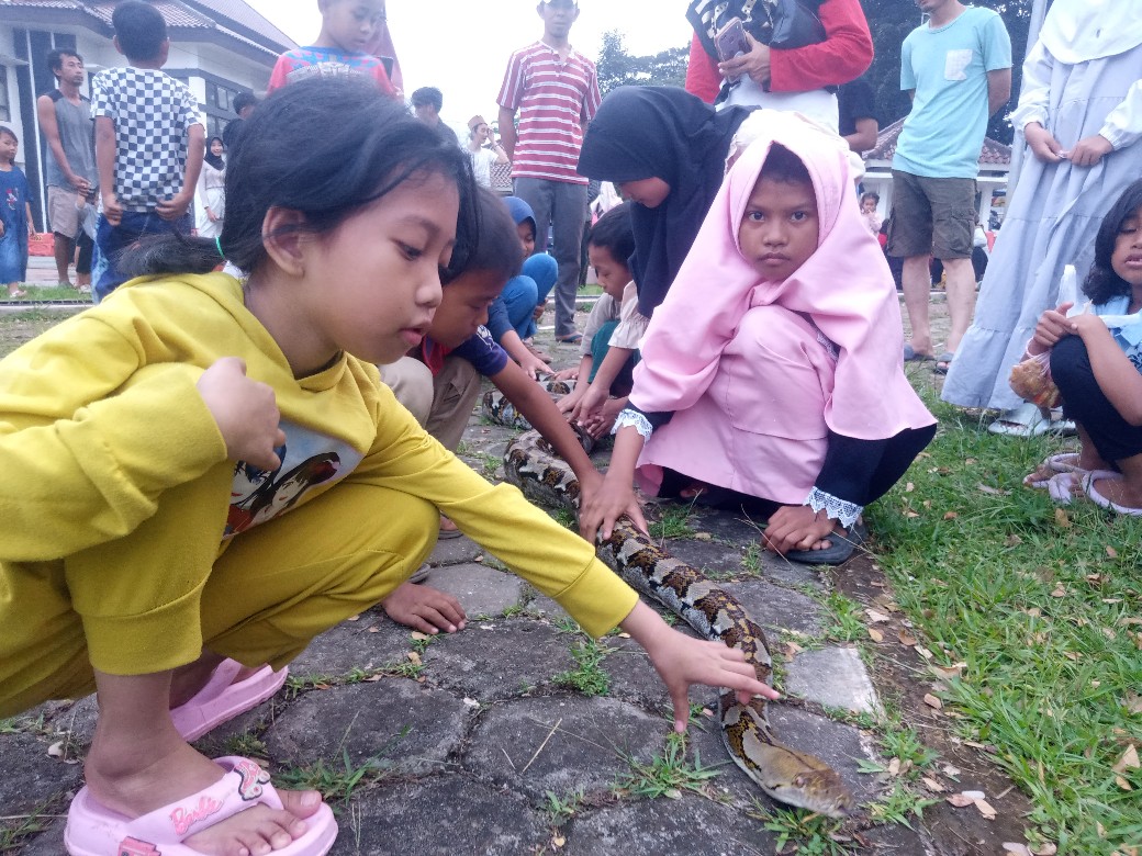 KHBG Regional Bogor Barat Perkenalkan Hewan Peliharaan di Alun Alun Leuwiliang KHBG Regional Bogor Barat Perkenalkan Hewan Peliharaan di Alun Alun Leuwiliang
