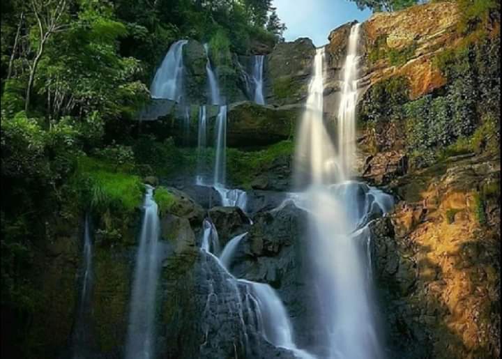 Keindahan Air Terjun Jurug Gringsing di Pacitan, Jawa Timur