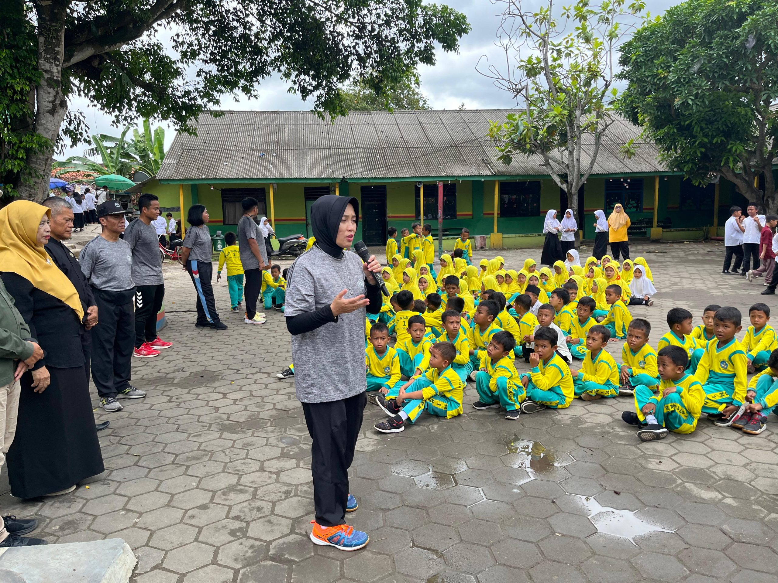 Pusat Psikologi TNI Gandeng CT Arsa Laksanakan Bakti Sosial Pusat Psikologi TNI Gandeng CT Arsa Laksanakan Bakti Sosial