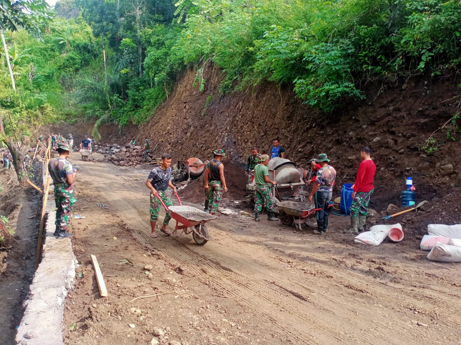 Satgas TMMD Ke-119 Kodim 1623/Karangasem: Dibukanya Jalan Di Bukit Catu Selumbung Menjadi Objek Wisata Baru Masa Depan