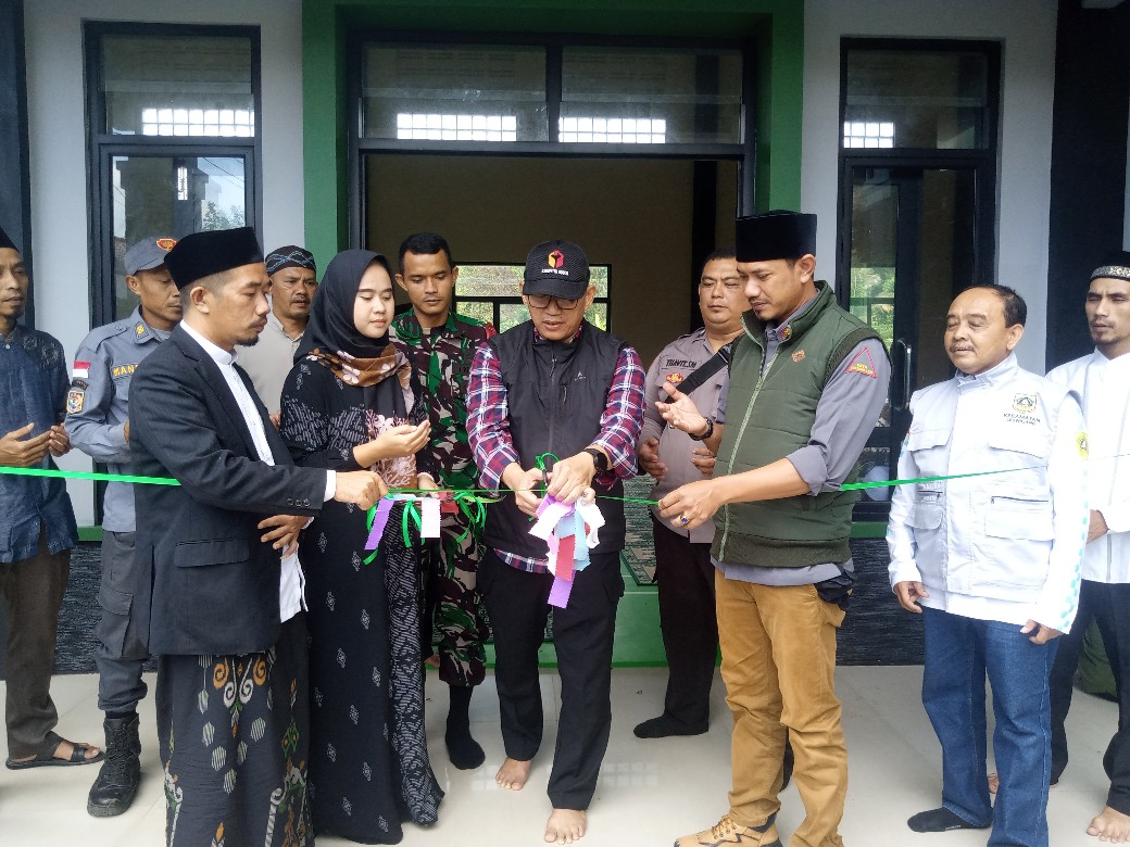 Kepala Desa Purasari Bersama Camat Leuwiliang Resmikan Gedung Serbaguna