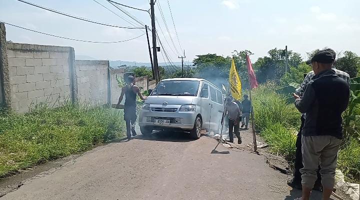 Akses Jalan Barengkok Menuju Pabangbon Rusak Berat Pasca Diguyur Hujan