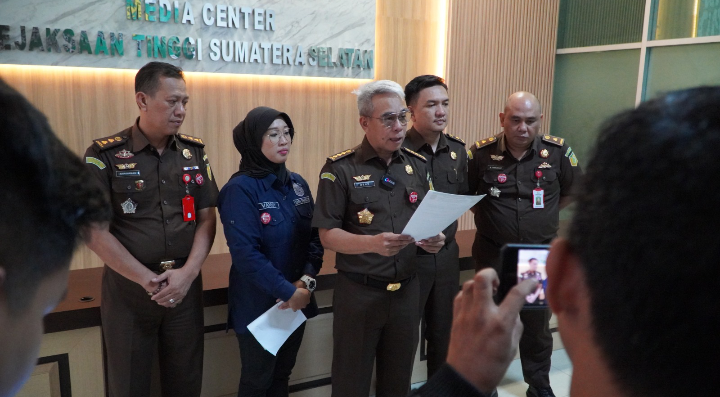 Tim Penyidik Bidang Tipisus Kejati Sumatera Selatan melakukan Tahap II Terhadap Tersangka HZ