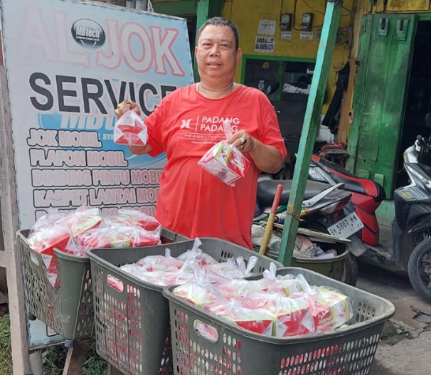 IMG-20240405-WA0073_1 Pengusaha Jok di Kota Jambi Bagikan Takjil kepada Pengendara