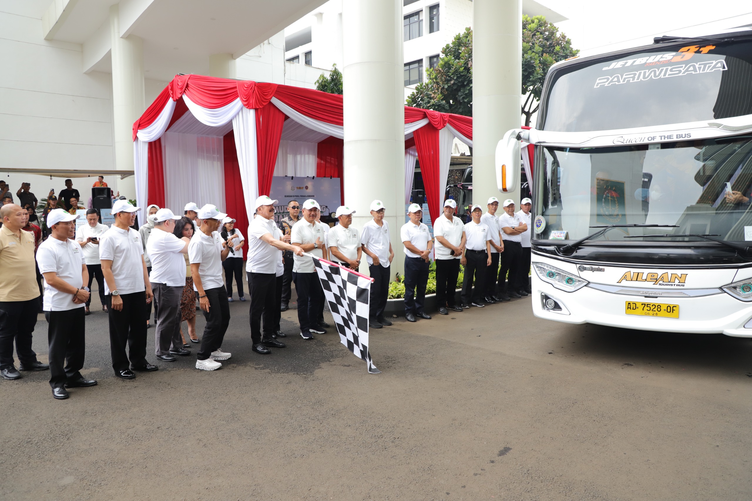 Jaksa Agung ST Burhanuddin: “Momentum Mudik Tidak Hanya Sebagai Tradisi Semata, Akan Tetapi Untuk Mereposisi Kembali Hakikat Hidup Agar Lebih Bermakna”