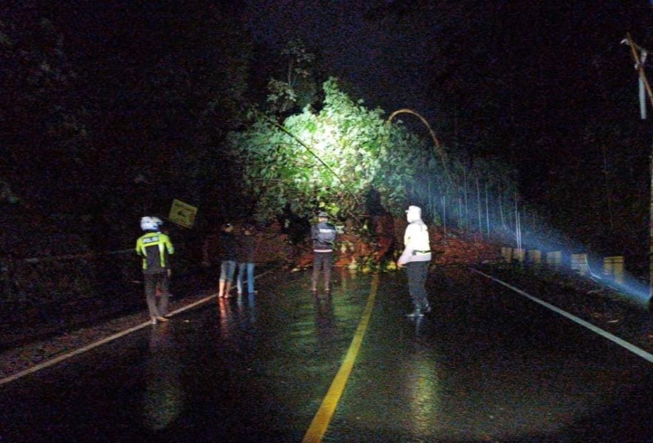 Akses Sukabumi Bogor Terputus, DiDuga Akibat Longsor Di Bojongkokosan Timbun Jalan