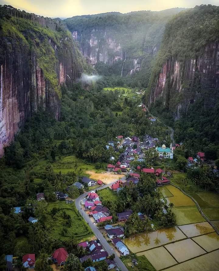 Keindahan Alami Lembah Harau: Permata Tersembunyi Sumatera Barat Keindahan Alami Lembah Harau: Permata Tersembunyi Sumatera Barat