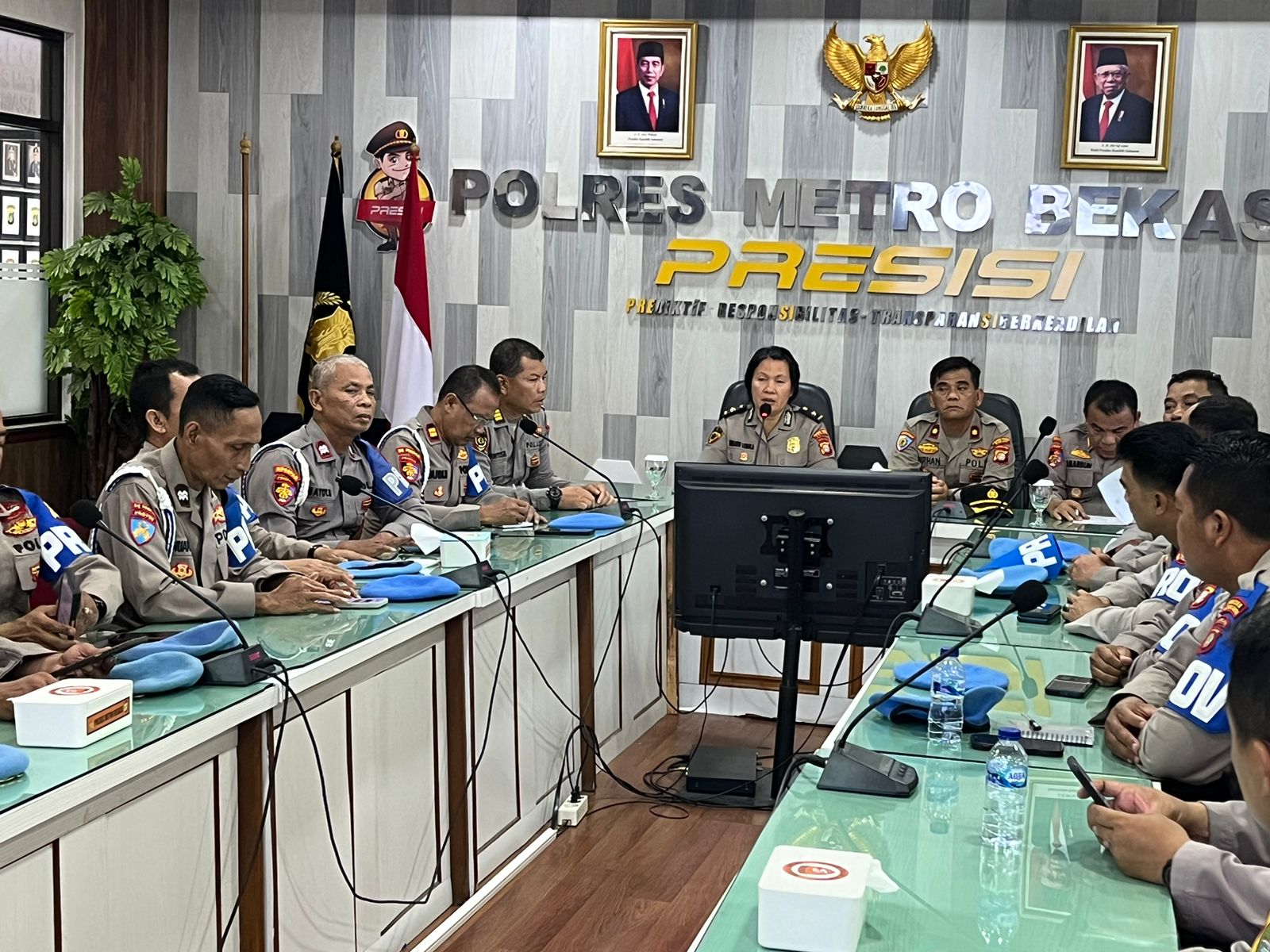 Maraknya Judi Online, Polres Metro Bekasi Mengadakan Penyuluhan Untuk Mengantisipasi dan Mencegah Anggota Kepolisiannya Terlibat Langsung Dalam Aktivitas Judi Online Maraknya Judi Online, Polres Metro Bekasi Mengadakan Penyuluhan Untuk Mengantisipasi dan Mencegah Anggota Kepolisiannya Terlibat Langsung Dalam Aktivitas Judi Online